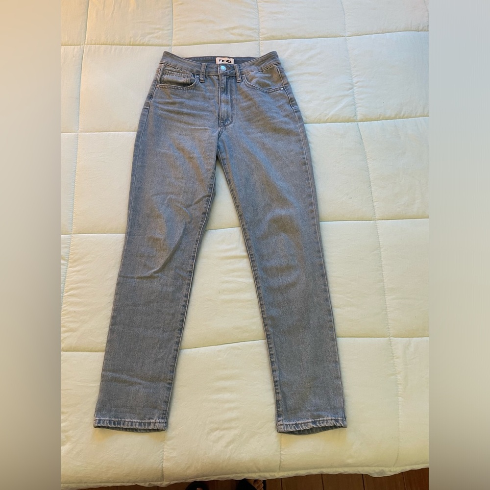 RSQ Women’s Mid / High Rise Mom Medium Wash Denim Front Zip Up Button Jeans